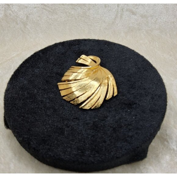 Vintage Torino Gold-Tone Brooch With Abstract Fan Design - Picture 1 of 4